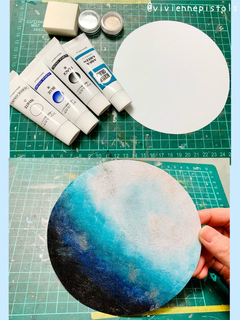 プラ板を円型にカットし、そこにスポンジで惑星(架空)を描き台座を制作しました。