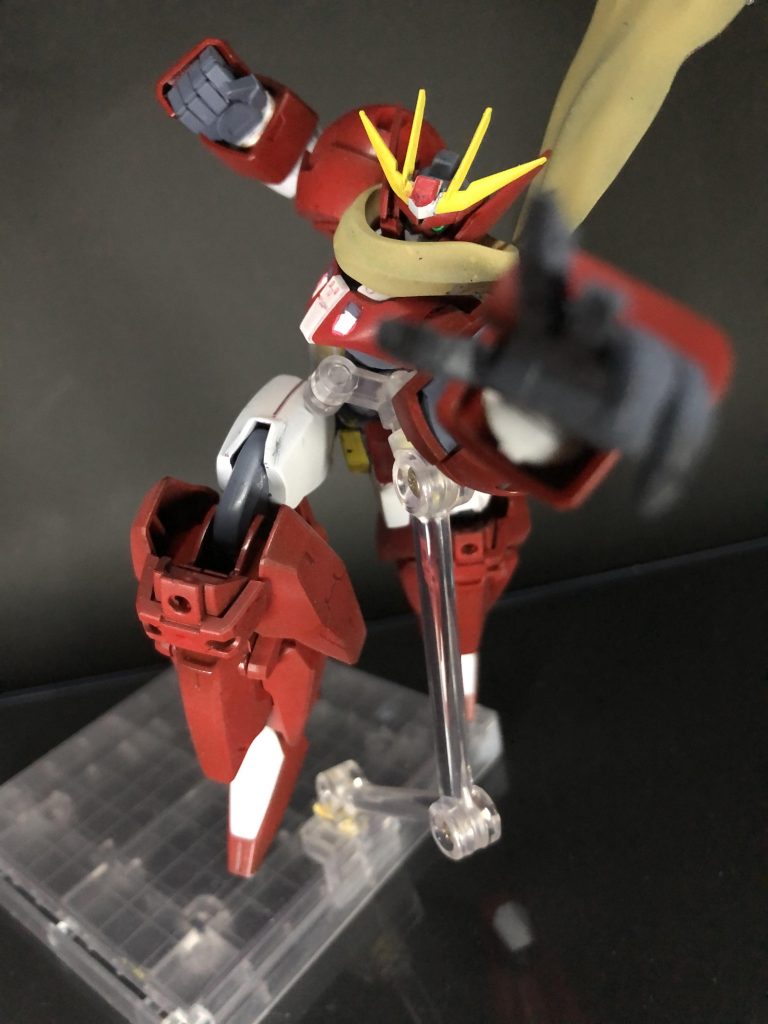 マックナイフの可動域と相まって格闘ポージングがめちゃくちゃかっこよく決まります！ 