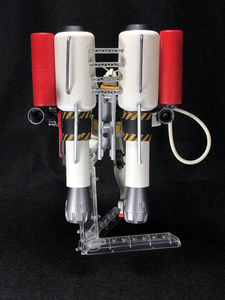 バックパックは100均のトラベルボトルなどを使用しました