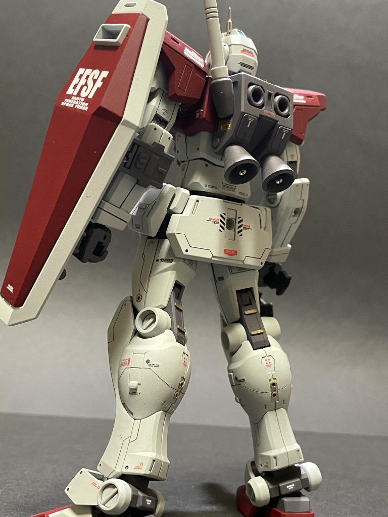 シールドは連邦の十字マークをパテで埋めました