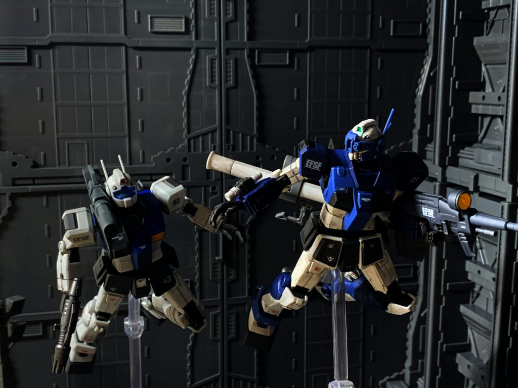 前回投稿したガードカスタムと。ガードカスタムを隊長機とした、6機編成の部隊を考えているので、もう1機MSを製作するつもりです(ジム以外で笑)。ジムキャノンは3番機ということで「03」のマーキングシールを貼っています。マーキングシールは貼るのが簡単ですが、余白がどうしても気になってしまいます。先日、水転写デカールがようやく手に入ったので、近々挑戦しようと思います。ただマーキングシールがけっこう余っておりもったいないなーと思ったり笑。今回もご覧いただきありがとうございました。