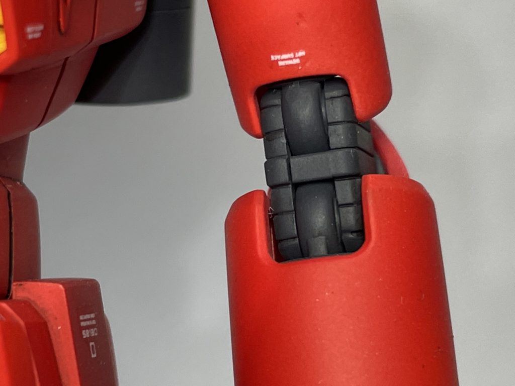 関節のパーティングラインや武器の合わせ目処理はきちんとやってます。