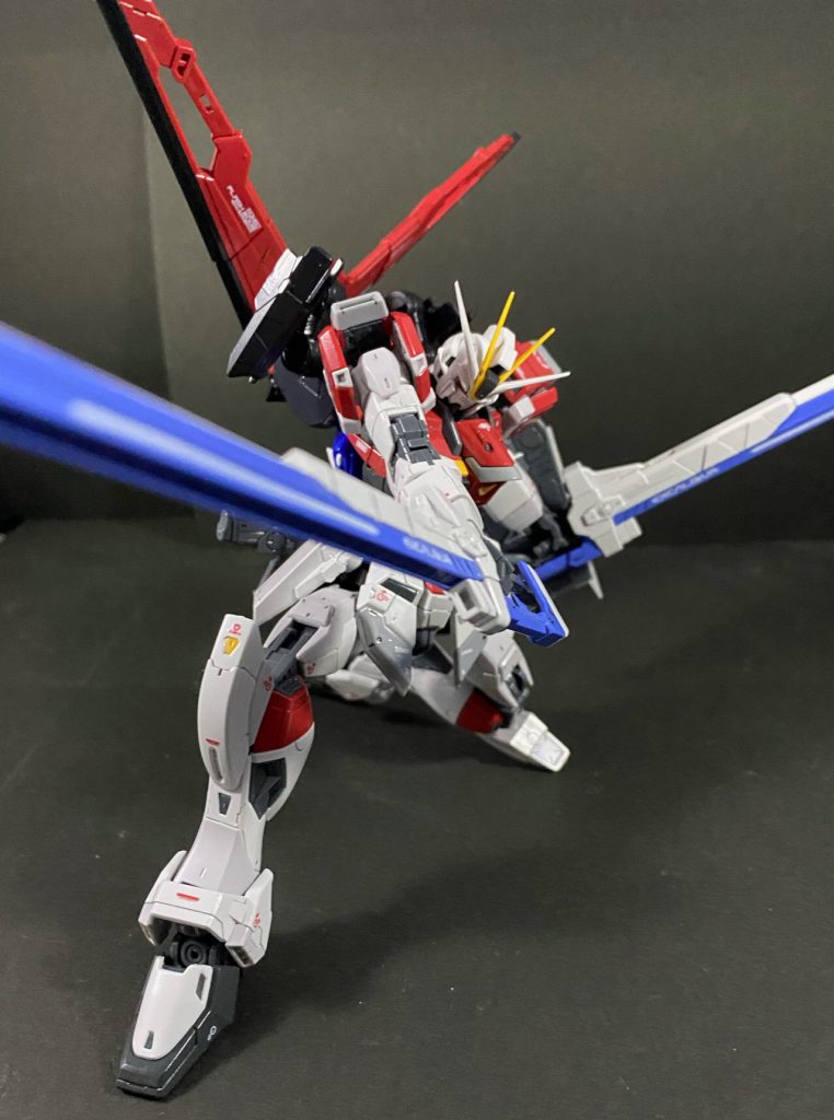 抜刀し着地と同時に切り付け