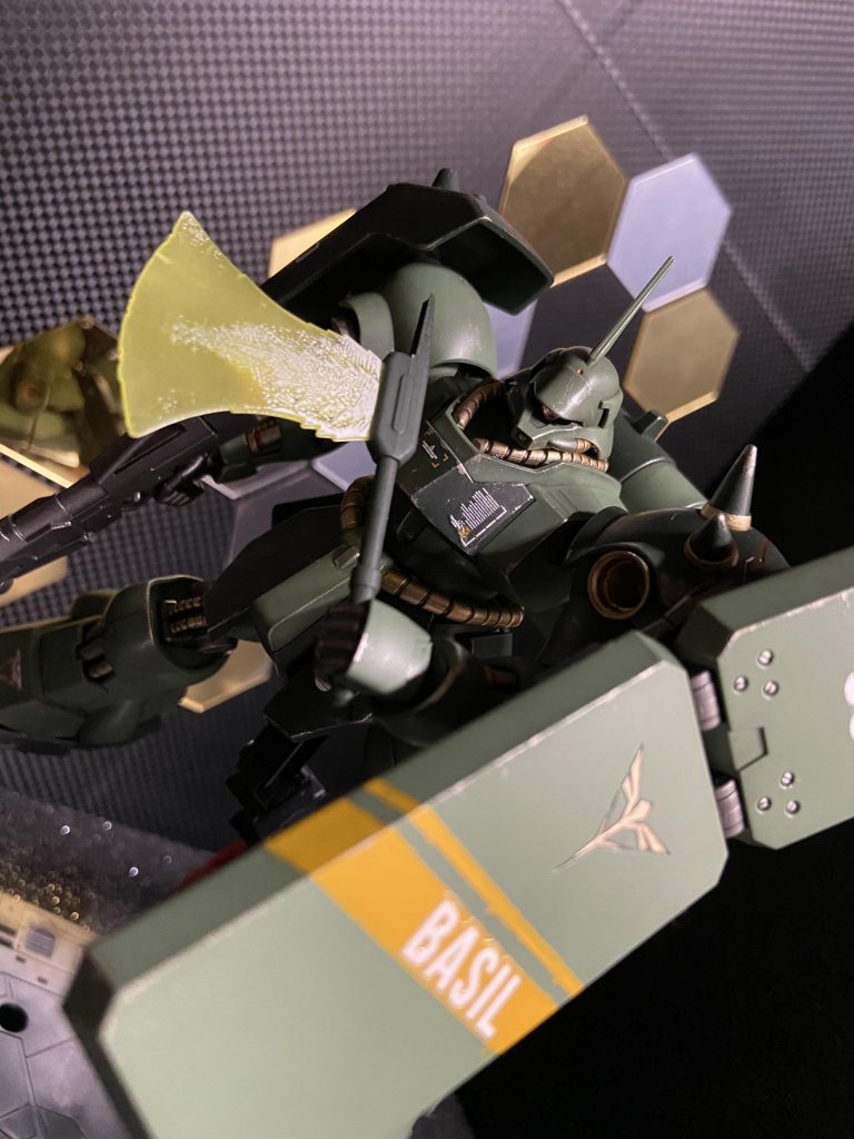 ビーム斧はクリアーパーツに白吹いてメラミンスポンジでゴシゴシ。どうなるかなぁとやりましたが、けっこう良い半透明(^^)。