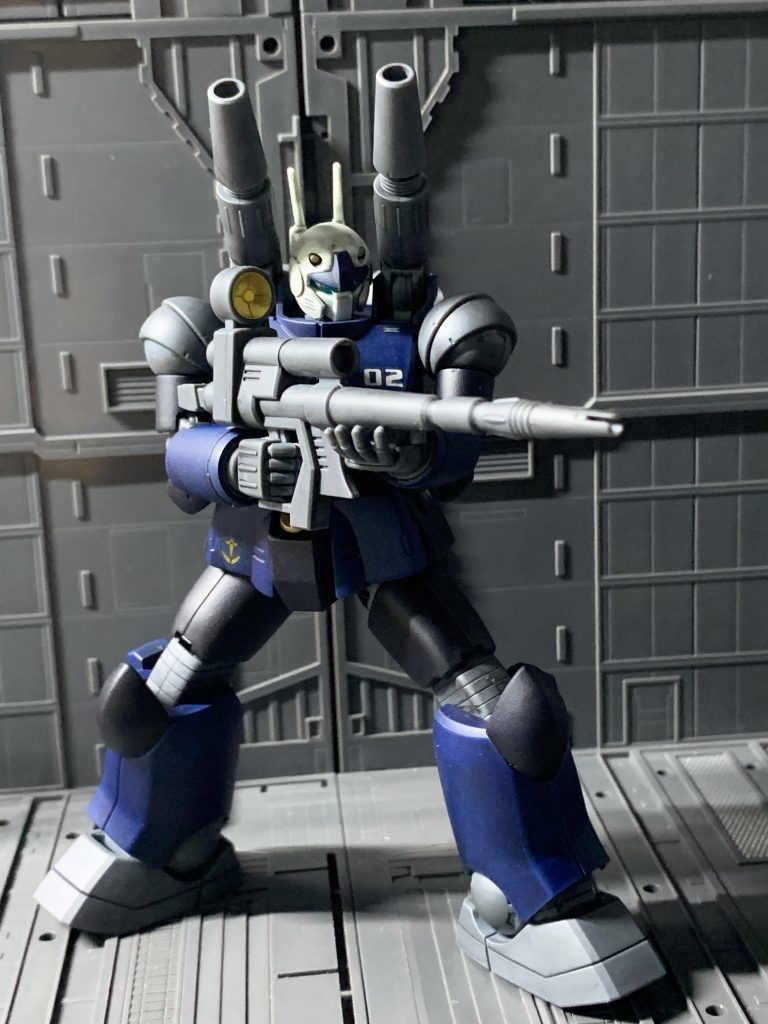 ビームライフル。ガンダムのものに比べ、高威力、長射程。本機の主武装である。違う武装を持たせようかとも考えたのですが、ハンドパーツの流用が大変だなと思い、やめておきました。