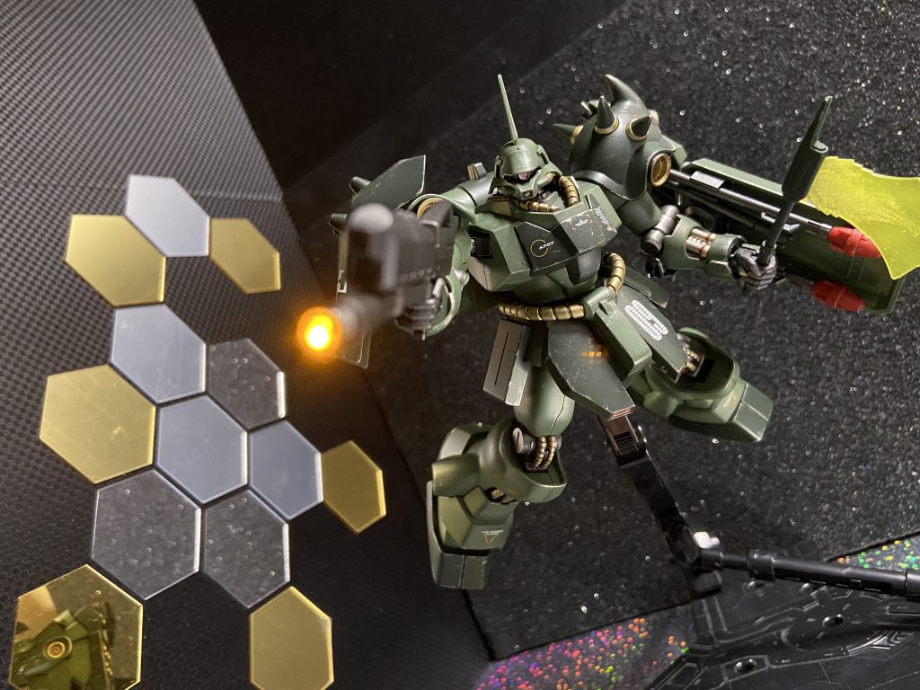 キラーン✨グレネードランチャー部分を開口して、ミライトぶっ刺し。一箇所くらい遊びたい。やっぱりギラドーガは宇宙が似合う(^^)