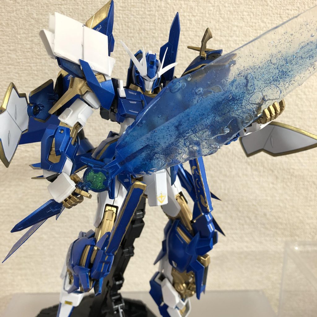 フレーム部分は金属金で塗装。俺がよくやる手法です。