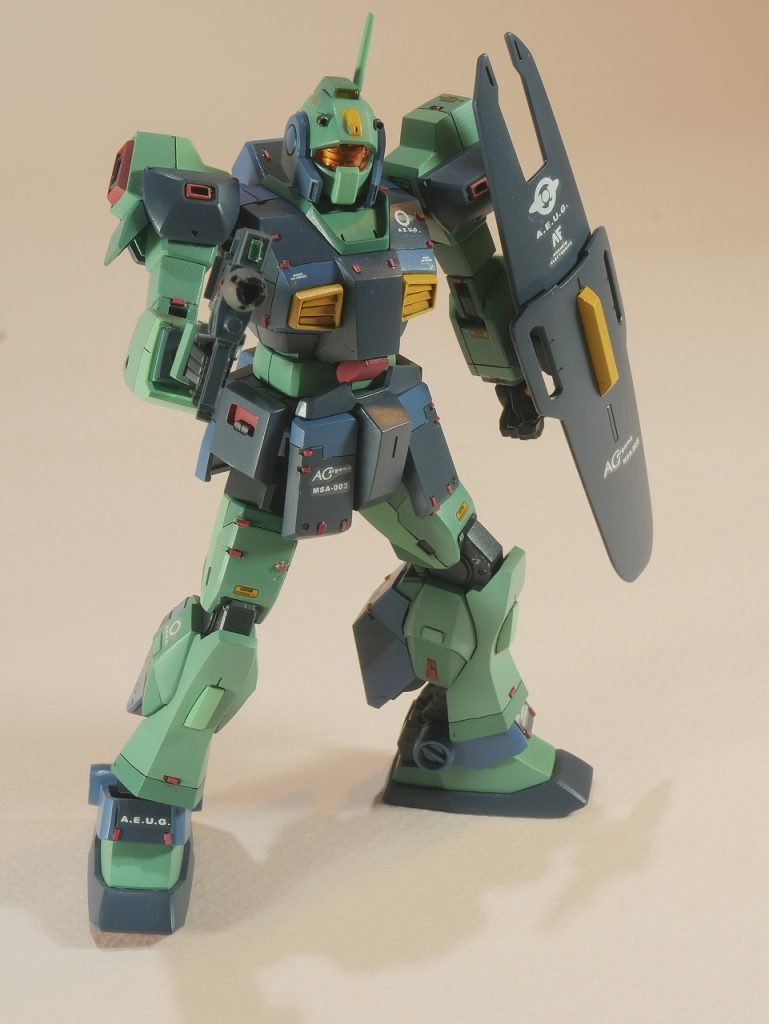 頭部バルカンは金属のビーズをつけてそれらしく。