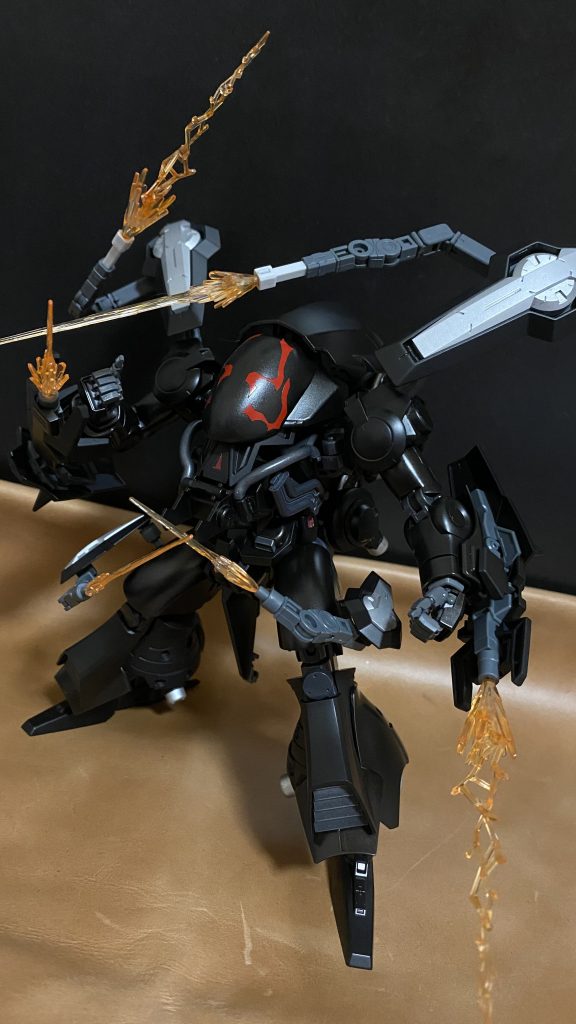 各部から展開されたプラズマサーベル。その姿は、まるで阿修羅のよう。