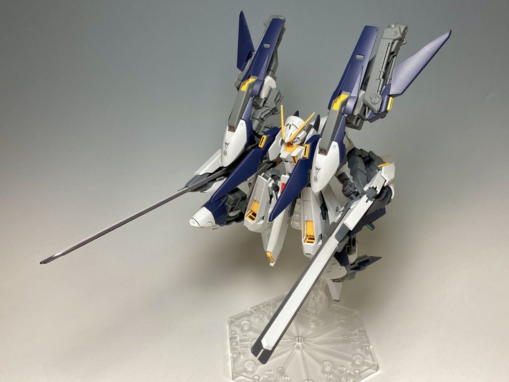 フロントビューです。中々のボリュームです！コンポジット・シールド・ブースターも2つ装備です。