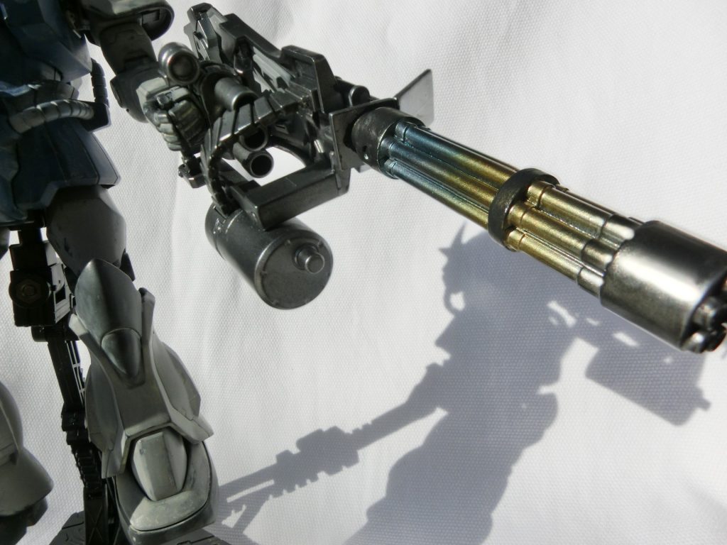 ガトリングにクリアブルー、クリアオレンジで焼けの表現を入れてみました。クリアレッドも使うともっと映えたかもしれません。