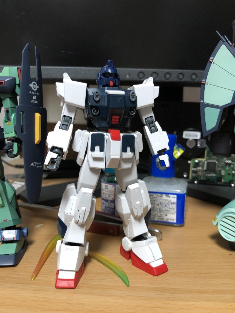 改修前の仮組み。頭部は旧HG、体は新HG3号機