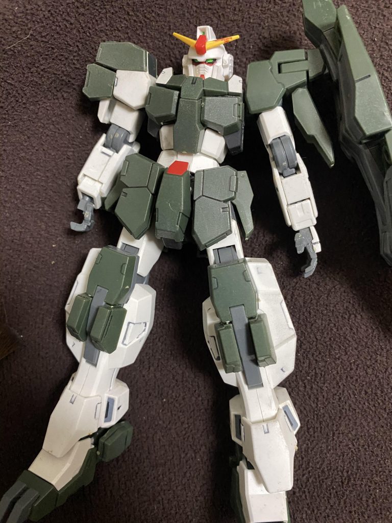 ウェザリング前ブルーディスティニーのアンテナは途中で無くしました笑アンテナが無い方が気に入ったので結果的によかったです。