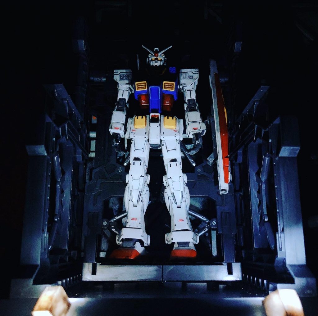 ちょっと格納庫ジオラマも作ってみたり…😳