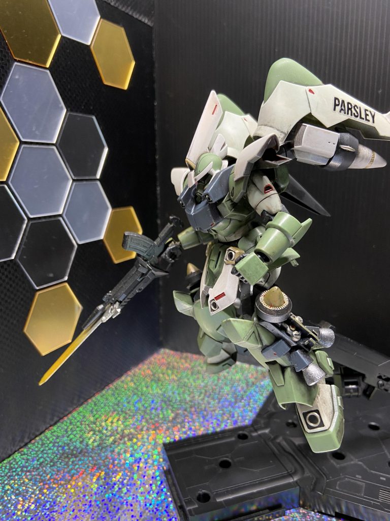 最近いく模型屋さんの店長汚しがかっこいいんです!今回の手法には全く関係ないですが、汚したくなって久しぶりのHGです!