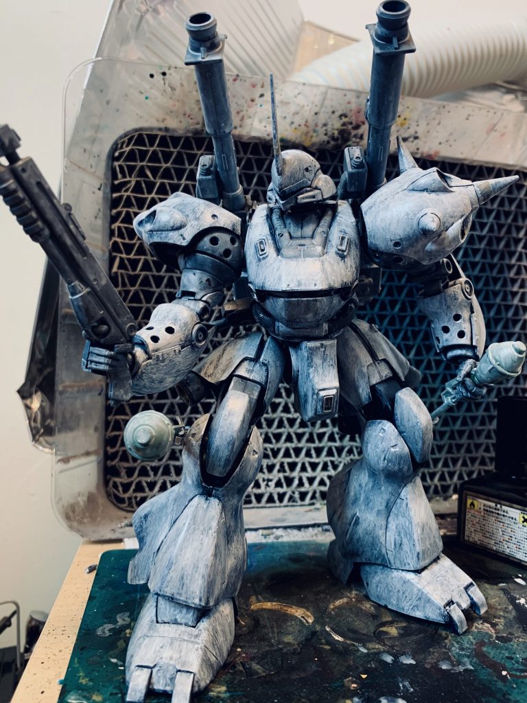 モデラーの数だけやり方はあると思うけど水性とエナメルの白、ウェザリングマスターのホワイトと油彩で行っています最後にテクスチャーペイントの雪を全体にまぶして完成です、