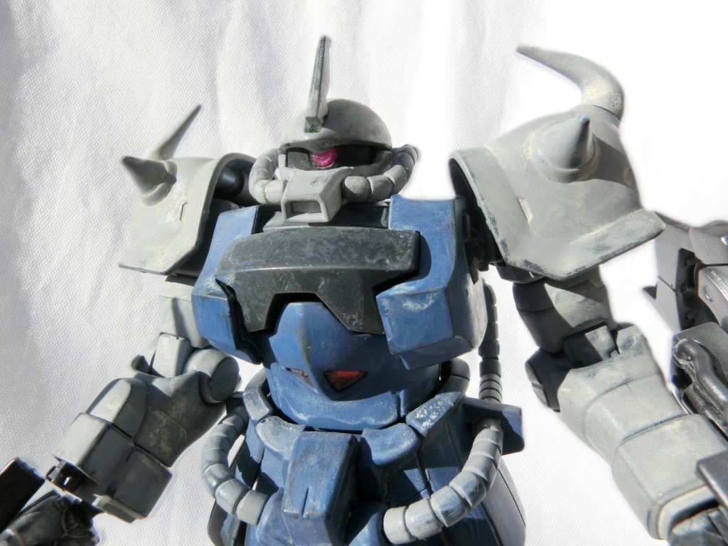 モノアイは100均のラインストーンに変更しました。