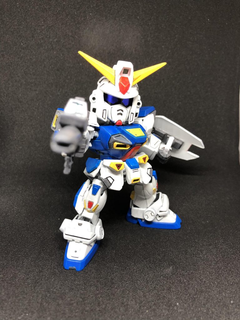 正面からライフ構え。ビームライフルは、BB戦士のF90のライフルとSDCSのガンダムをミキシングして作りました。この画像だとわかり辛い( ̄▽ ̄;)