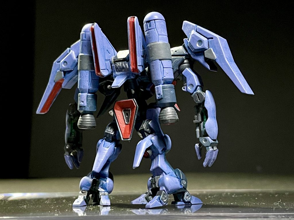 アーティファクトは発表された時から、筆塗りでやってみたいと思ってたのですが、狙いのリックディアス、ナイチンゲールが入手できず、しかもツノが曲がってるという状態でモチベが上がらず出遅れました。バイアラン・カスタムの設定カラーがいまいちよく分からない&HGUCキットの色味も好みじゃなかったので、他の方の完成作も参考にしつつオリジナルのバイアラン風のカラーにしました。