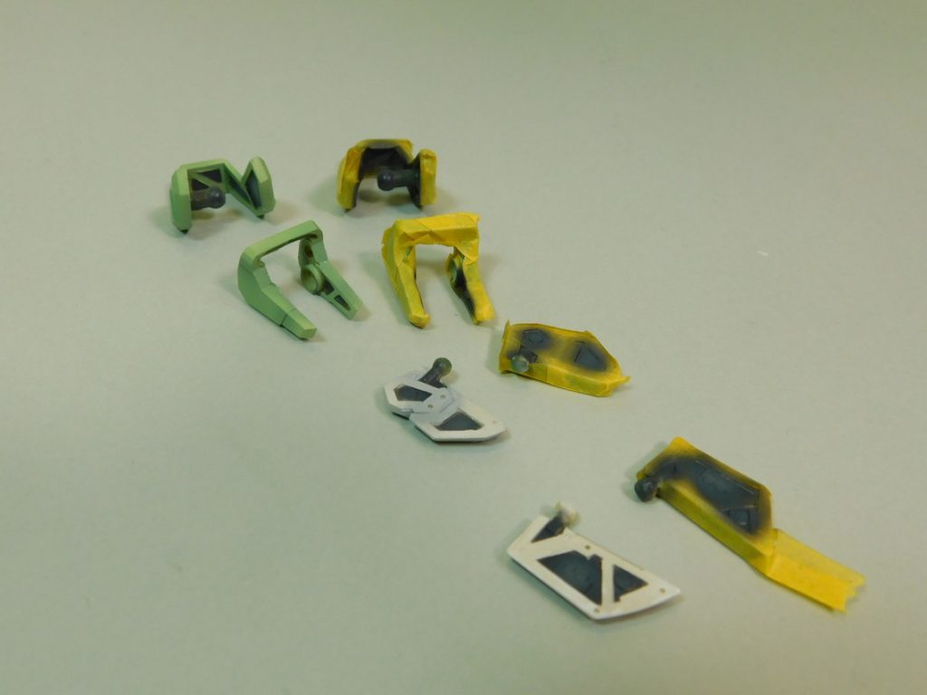 アーマー裏は真っ平らだったので、プラ板短冊でトラスを追加しました。