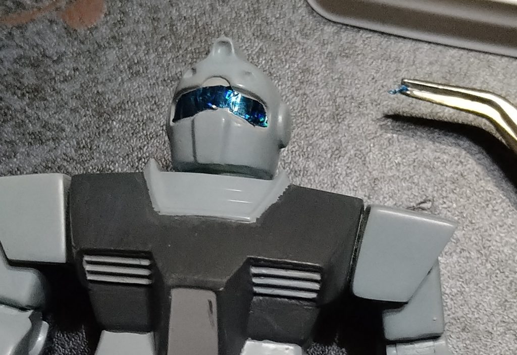 カメラアイ部分はラピーテープを真ん中辺りに貼り、その上からファレホのブラックを薄めて塗ってます。クリアパーツの様に内側が透けてみえればと思いましたが…とりあえずそれっぽくはなったので今後も色々検証してみたいと思います。