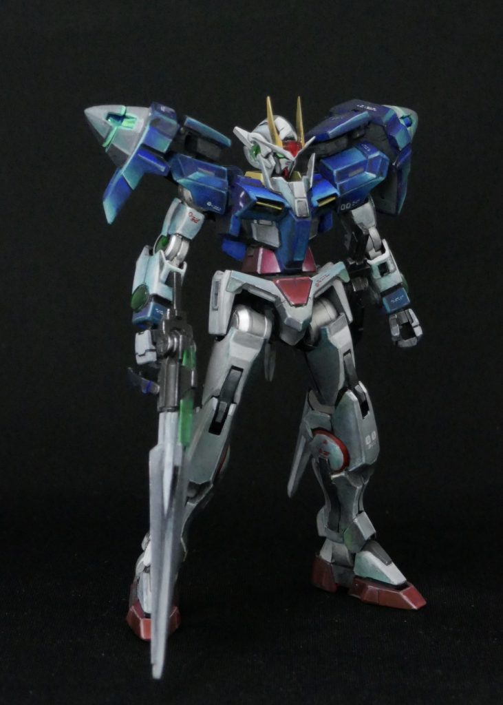 作品の代表的な特徴である両肩GNドライブ。キットのままだと簡単な造形になってますが、コーン型スラスター内部を切り抜き、内部構造とスラスター造形を追加