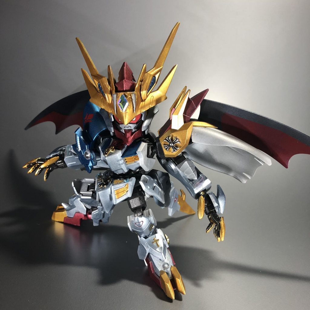 武器を手放した時に暴走するという設定で、パーツの付け替えでデビル形態に出来るギミックをつけてみました