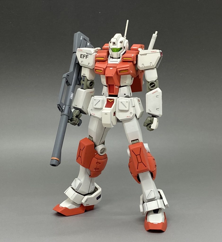 基本的にパワードジムのパーツを移植しただけですが、HGUCジム改シリーズは肘関節がちょっと長いので調節しました。腰のへリュウムコアの向きが変なのは内緒でお願いします。もしくは仕様です。