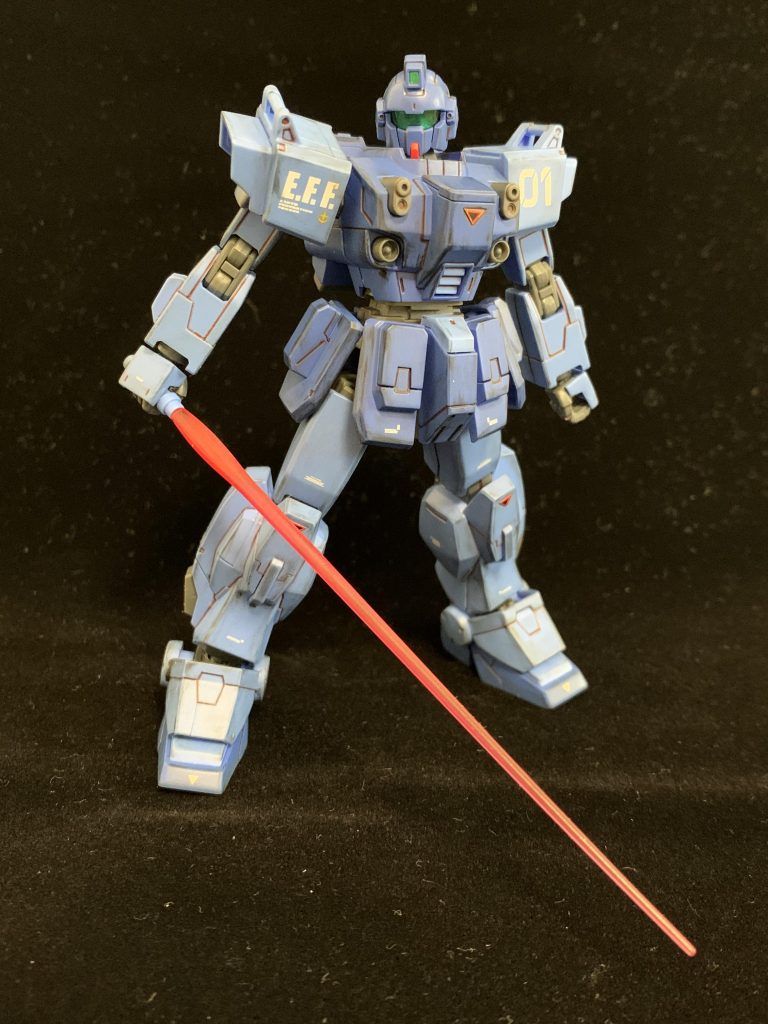 ビームサーベルを持たせたところ。ビームサーベルは1000番で磨いた後、軽くつや消しクリアを吹いて、ぼやけたピンクにしてます。