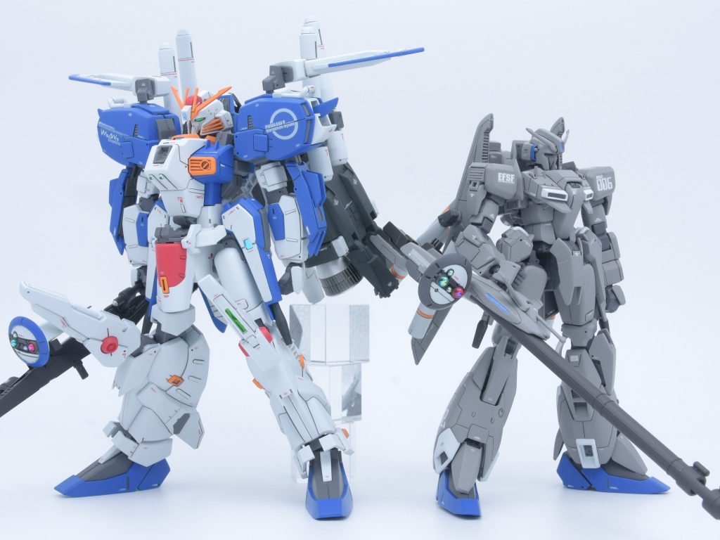 前作のHGUC Ex-Sと。この並びで撮りたくて作ったとこあります。青色と黄色、フレームのカラーをそろえて統一感が出るように。