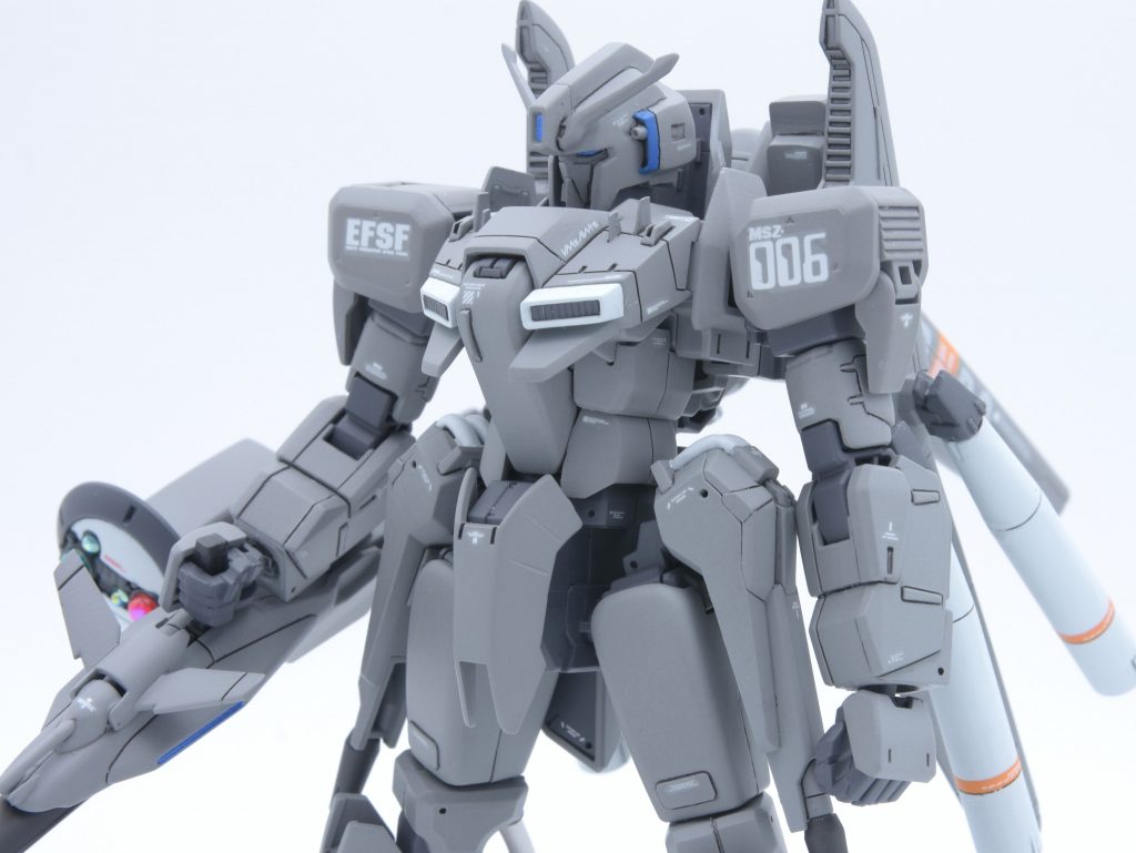 胸部のフィンアンテナを追加したり、首の裏にフレームディティールと機首部分に稼働フレームぽいのを付け足し。