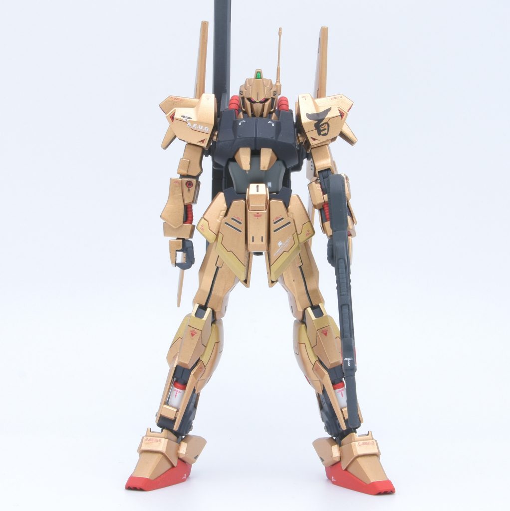 『設計者のナガノ開発主任によって「百年保つMS」となるような願いを込めて「百式」と命名された』ってロマンありますよね。まぁラストはハマーンにやられて1年保たずに壊れるんですけど。