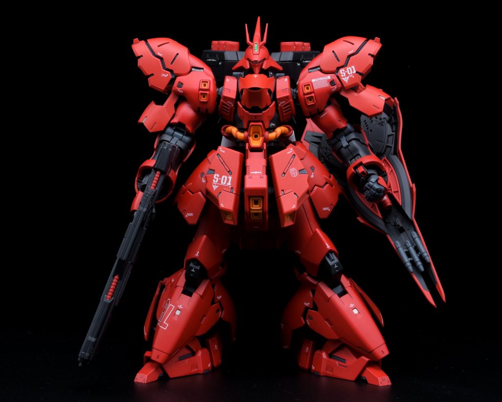 RGを作るのはGP01fbに次いで2機目でしたが、作りやすさも堅牢性も大幅に向上していてバンダイの技術の進化に驚かされました。ポロリ一切なし!誰が作っても格好良いサザビーが出来上がります。子どもの頃の自分にこのキットを作らせてあげたい。