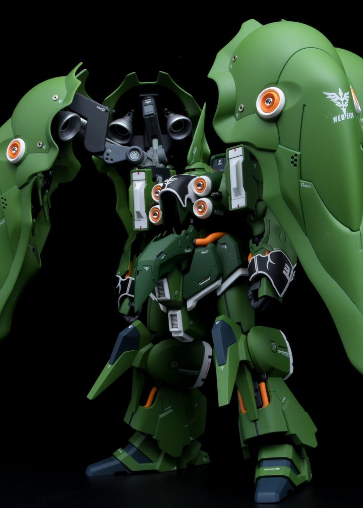 メインカラーの緑はクレオスのロシアングリーン１を瓶生で。良い色です。濃い緑はデイトナグリーン。黄色はガイアの黄橙色。