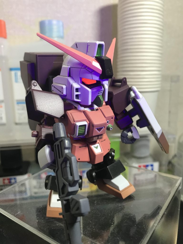 目は蛍光ピンクで塗装し、禰豆子っぽさをアピールしてますwブラックライトで『ビコーン』って照らすの好きですw