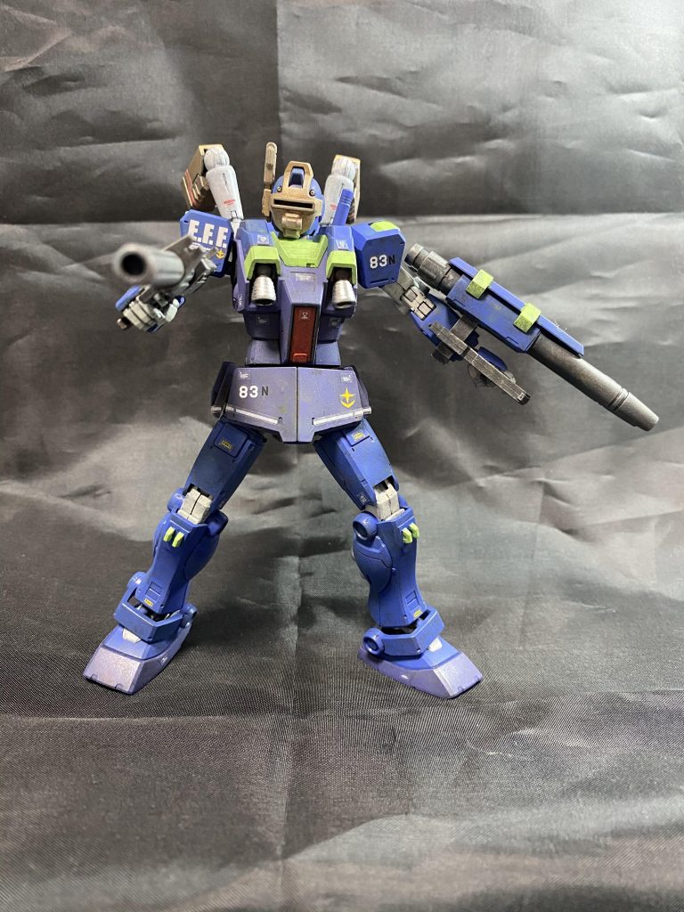 立ち構え。一年戦争時のものならしょうがないけど下半身は弱そうですね。ダム部分のサイドに足してやれば強くなりそうだ。