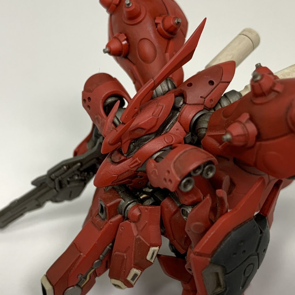 RG風に赤色部分を塗り分けています🖌白バーニアは苦労しました…💦