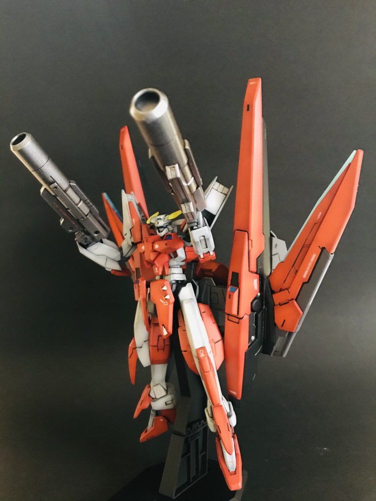 バックパックと武装が派手な機体なのでディスプレイの仕方次第で映えるかもしれません。