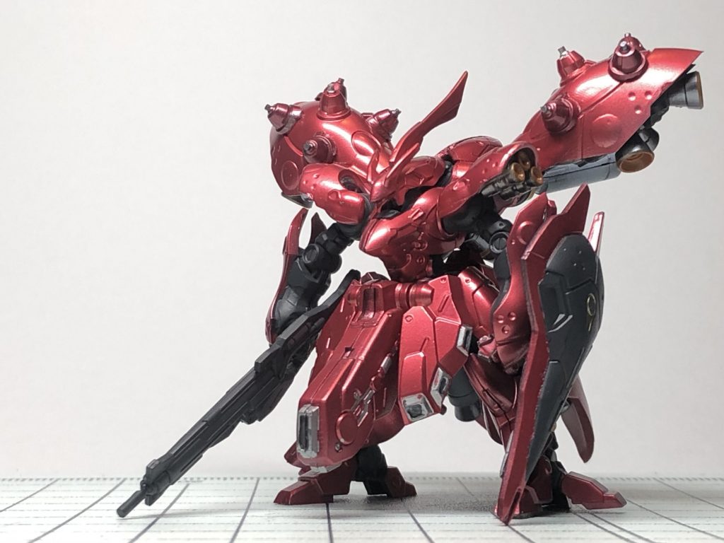 前回制作したリックディアスと比べて、制作難度が高かったです。接着剤必須でした。