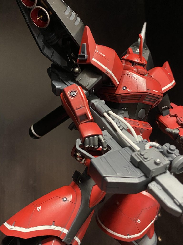 ビームバズーカはHGドムから。鼻の穴は一度埋めて小さくあけなおしました。