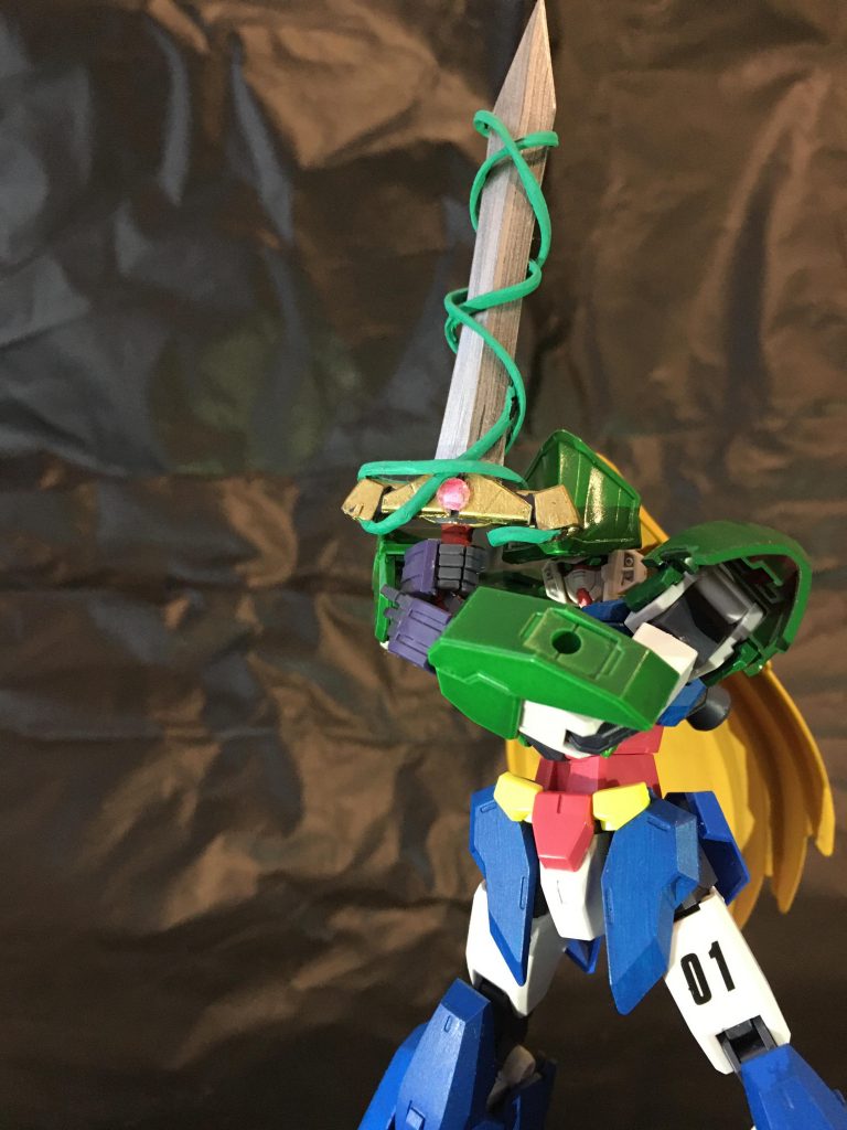 ■マナソードマナガンダムP1がアーマー装着時にのみ扱える特殊武装。マナの聖域から力の供給を得る事で(他サーバーの空き容量をNW経由で強制的に抽出、割り振りし)あらゆる状況を一変させられる能力を有する。剣の形をしているがその使い方はほぼ無限であり、武器以外としての使用方法も可能。と言われているが実際に使われたことはない為、上記のような効果が実際に発現するかは定かではない。