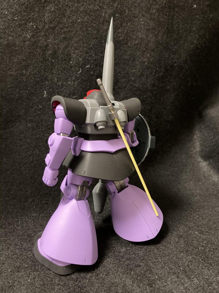 塗装もガンダムカラーの原色にセミグロスブラックとマルーンの薄吹きでシックな感じに。