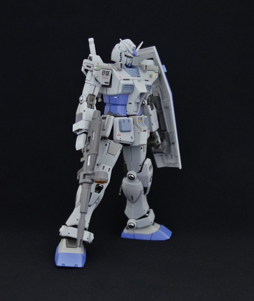 胴体はプラ板加工、肩はHGガンダム7号機のパーツを流用しています。各関節にはコトブキヤのマイナスモールドを取り付け。