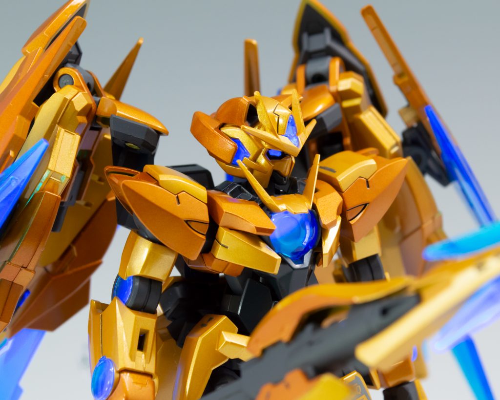 ブラックライトを当ててクリアパーツおよび蛍光塗料を発光させています。ぼんやり光って「こいつ、動くぞ・・・!」な雰囲気。