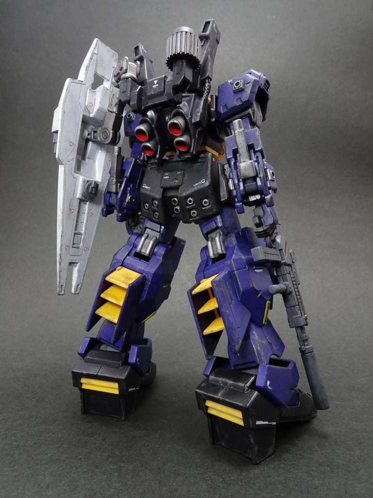 シールド用アームの反対が寂しかったので適当なパーツでセンサーを作成。全体のバランスをとっています。