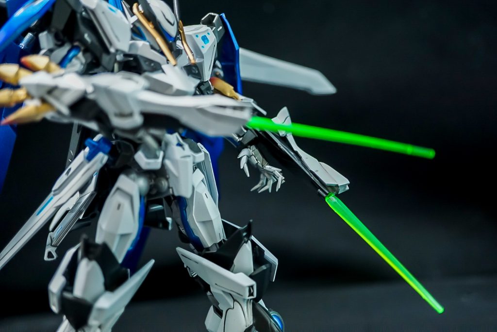 武装:ガントレットセイバークロウ