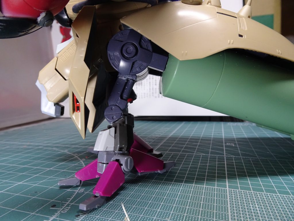 胴体のアルパをベースに、頭部・腕部、肩の吹き出し口はヤクトドーガ（クエス機）、エングレービングとプロペラントタンクはクシャトリヤ・リペアード、脚部は、ヘルムヴィーゲ・リンカーとガザCです。バックパックは百万式から。最後までご覧いただき、ありがとうございました。