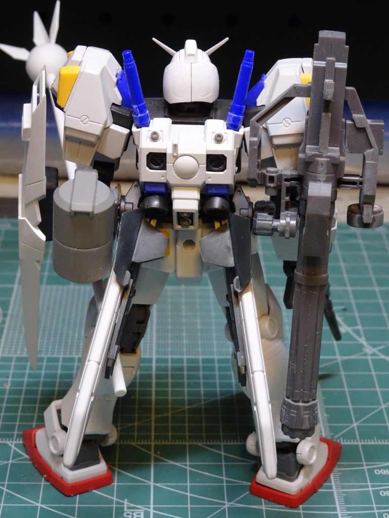 <ミキシングプロセス>非常に分かりやすいミキシングです。ただし、4号機の上半身とオリジンガンダムの下半身は、軸の位置が異なるためオリジンガンダムの軸を少し前方にずらしました。また、ジャイアントガトリングは肉抜きが豪快につき、それを埋めました。最後までご覧いただき、ありがとうございました。