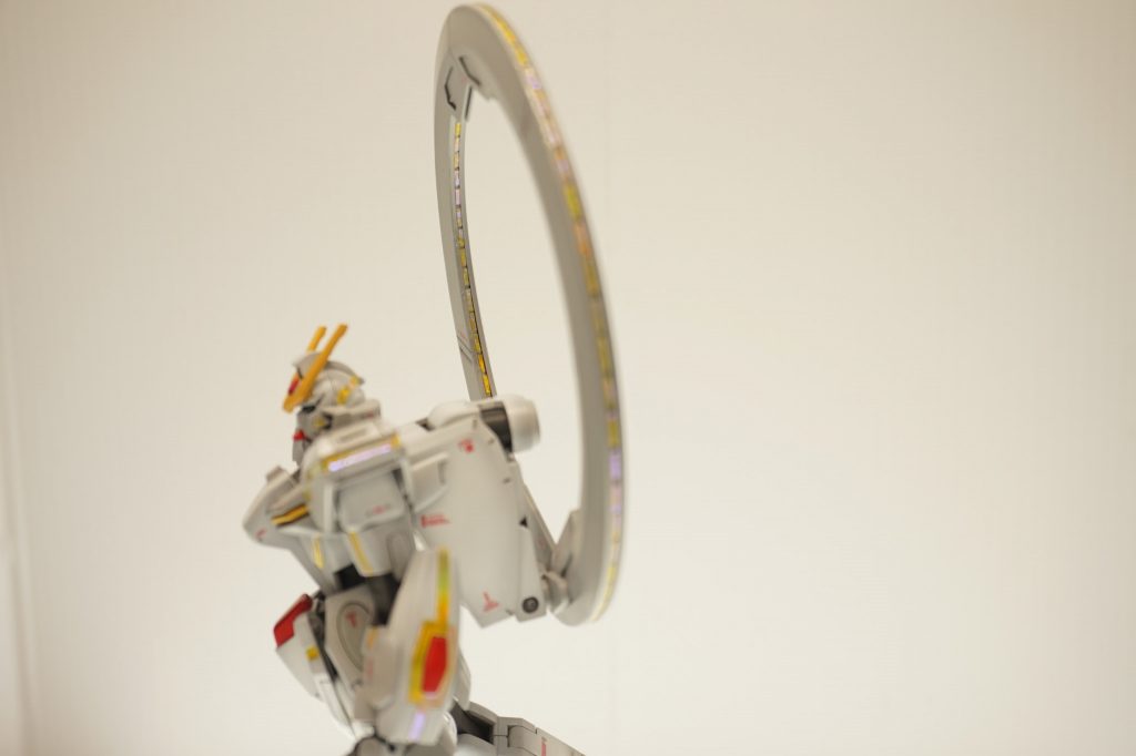 トーラスの外周にもデカールを貼り付けています。