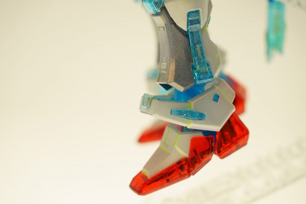 ウィングゼロの時に考えた、チタニウムフィニッシュ風の塗装をしたり、と結構手の込んだことをやっています。